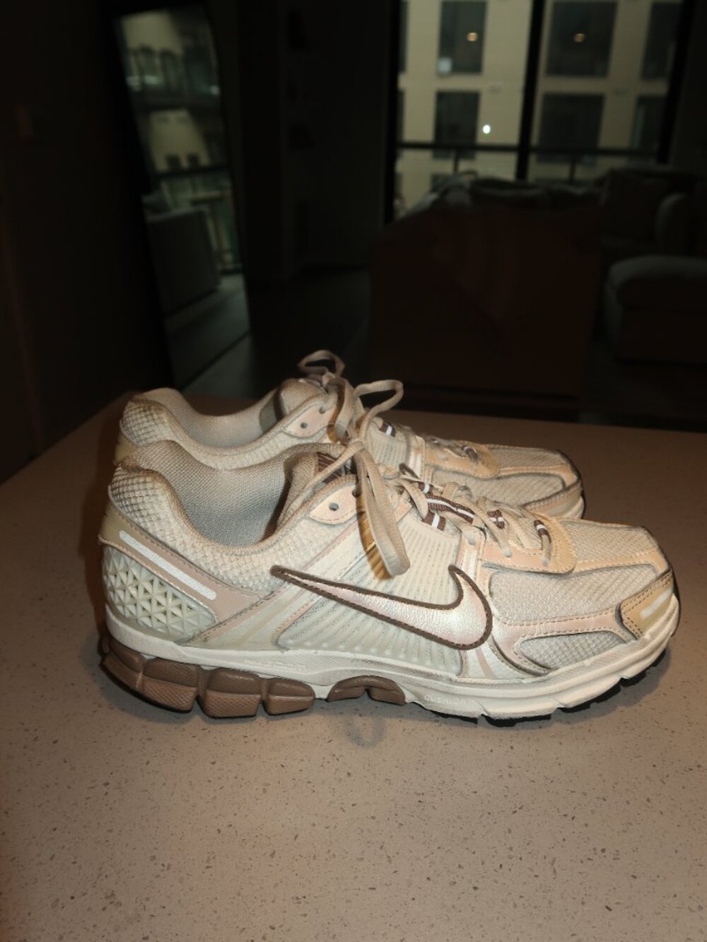 Women's Nike Zoom Vomero 5 - Brown/White Size 10